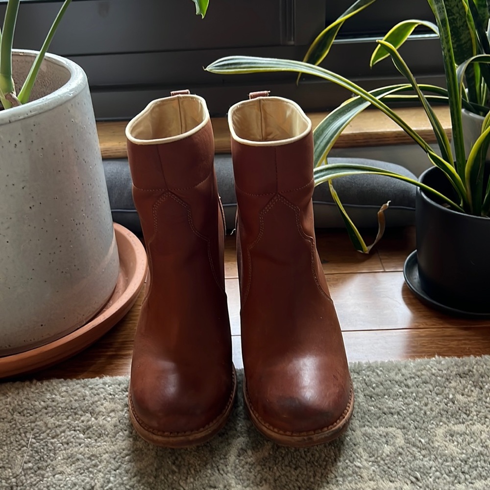 Timberland brown leather heeled booties, size 7